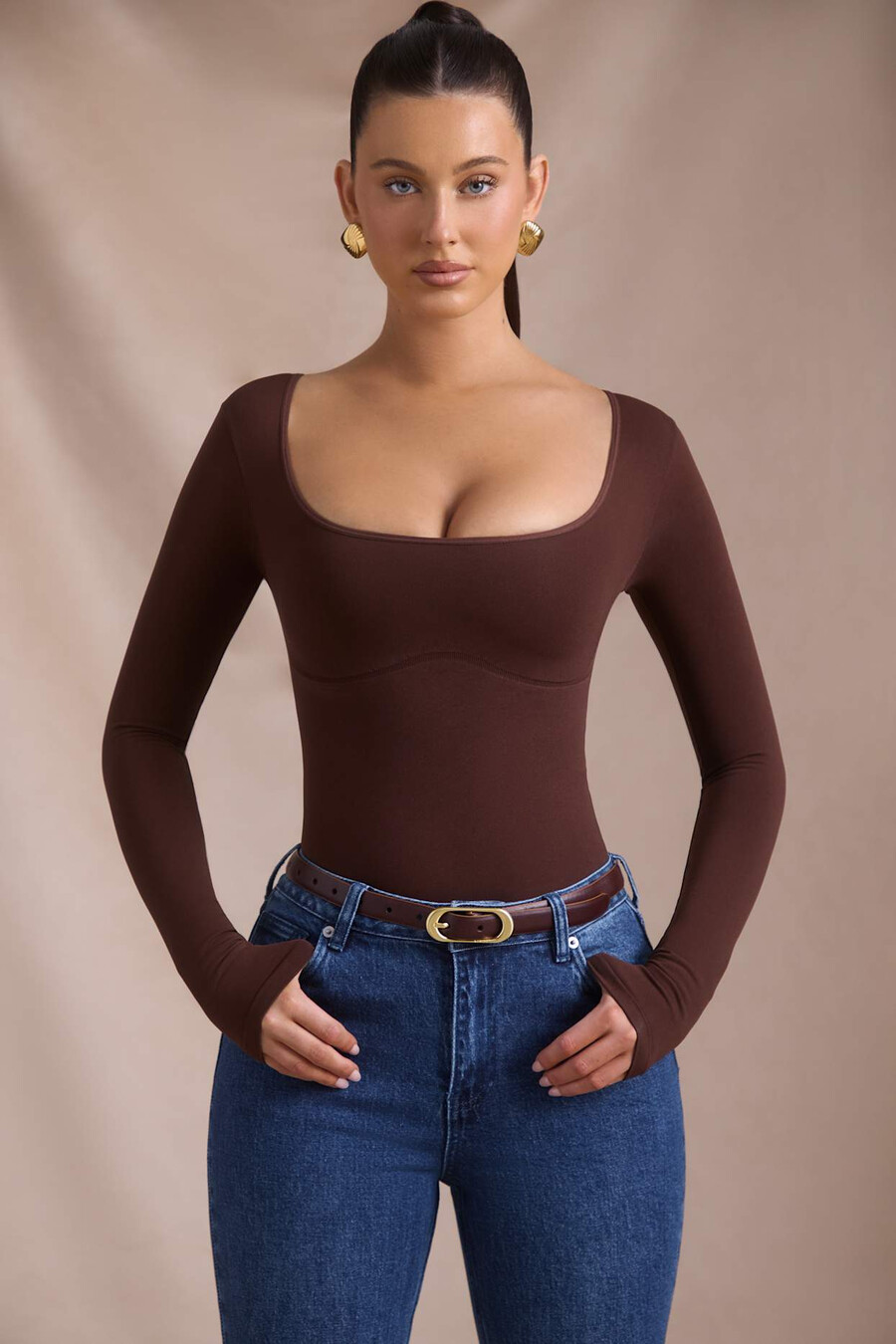 naadloze bodysuit met lange mouwen in espressobruin.