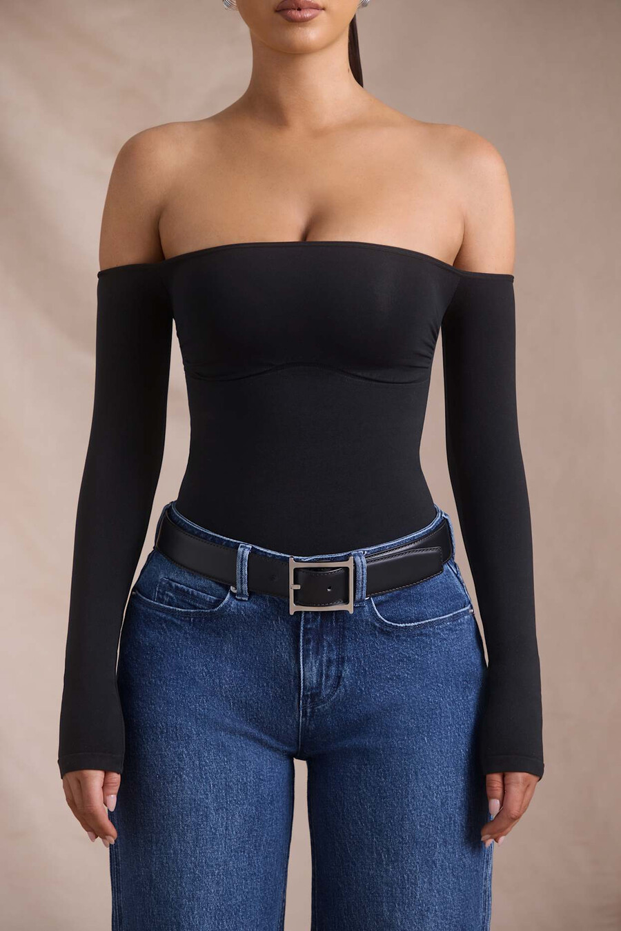 naadloze off-shoulder bodysuit met lange mouwen in zwart