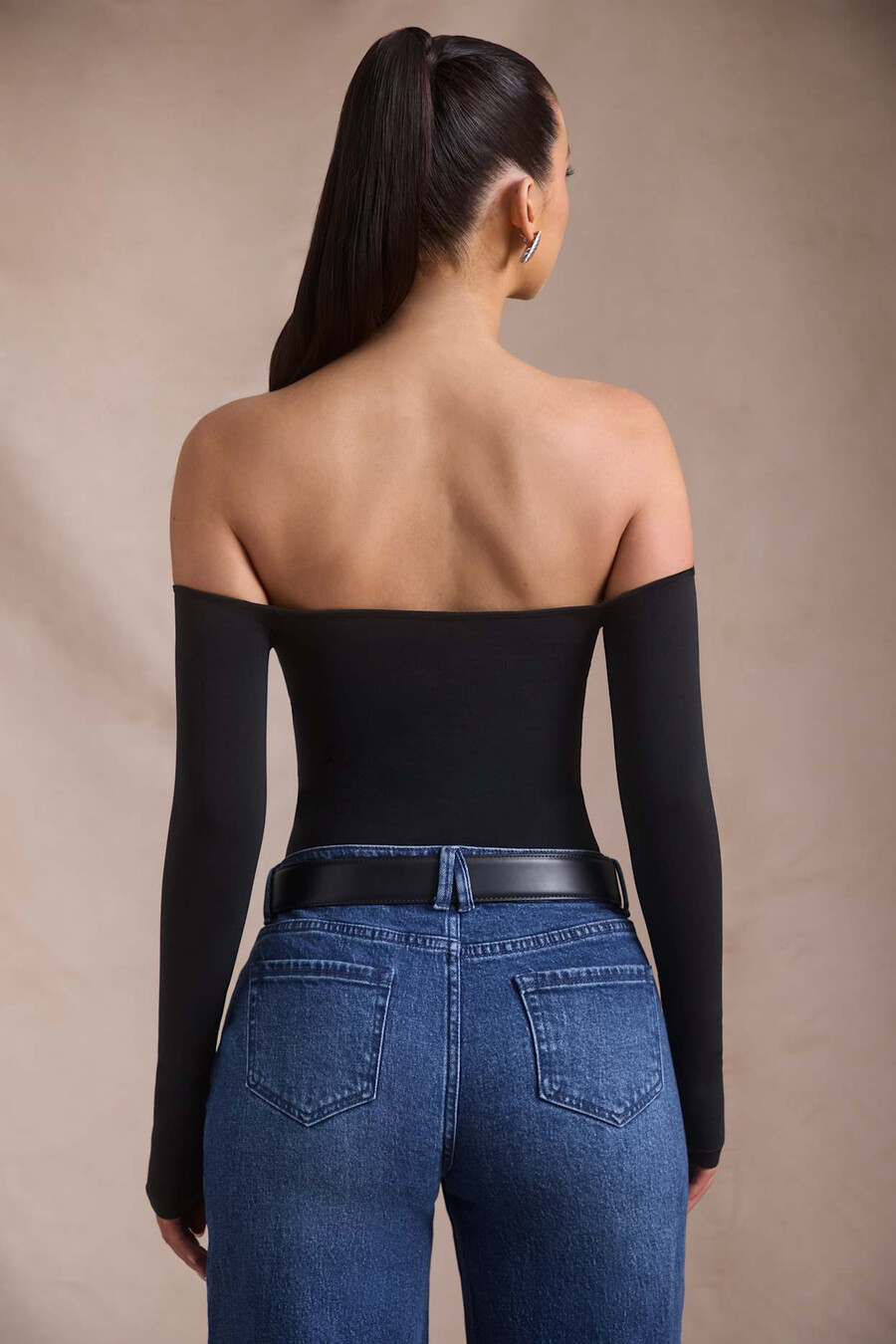 naadloze off-shoulder bodysuit met lange mouwen in zwart