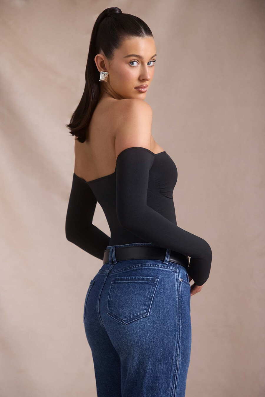 naadloze off-shoulder bodysuit met lange mouwen in zwart
