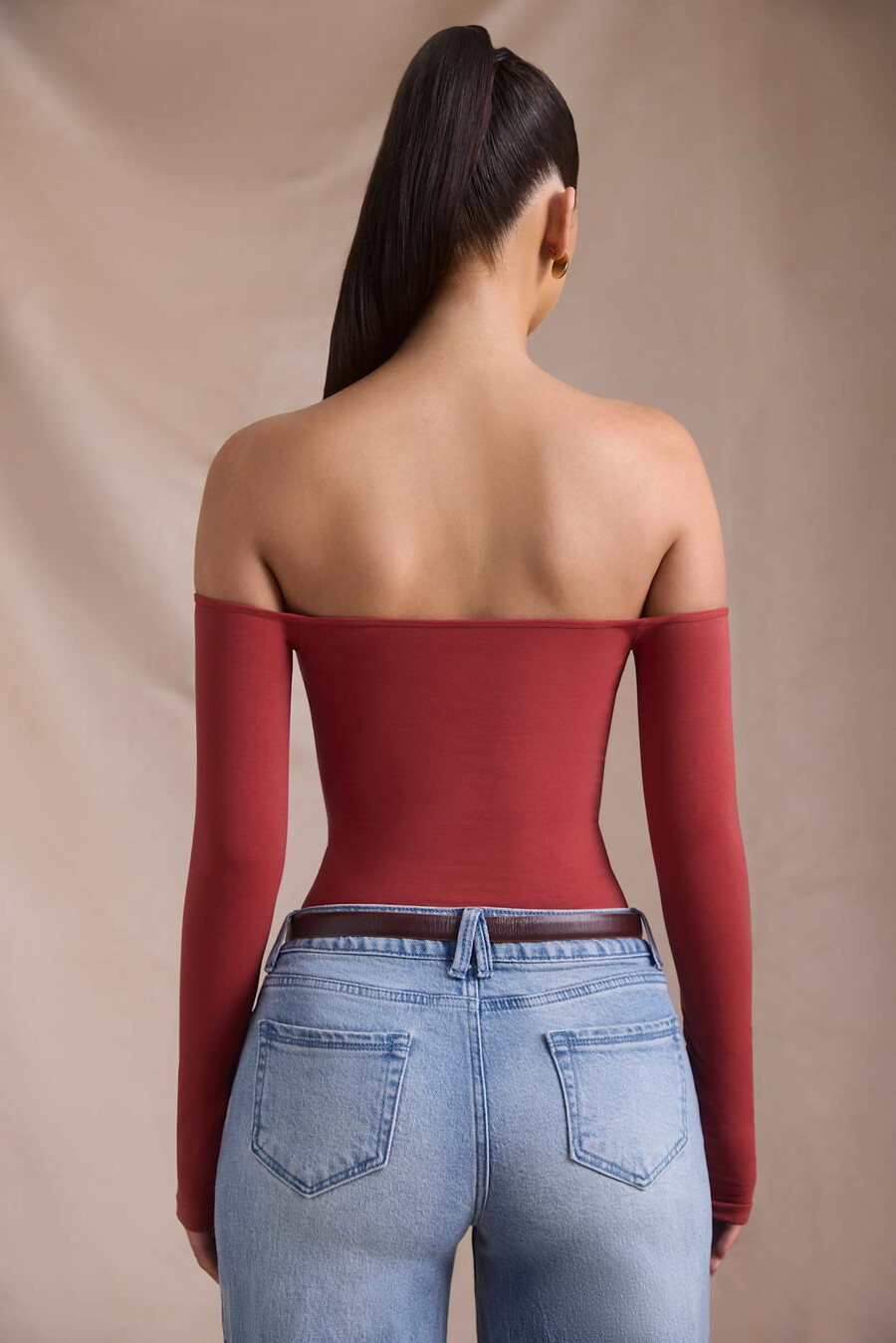 naadloze off-shoulder bodysuit met lange mouwen in baksteenrood