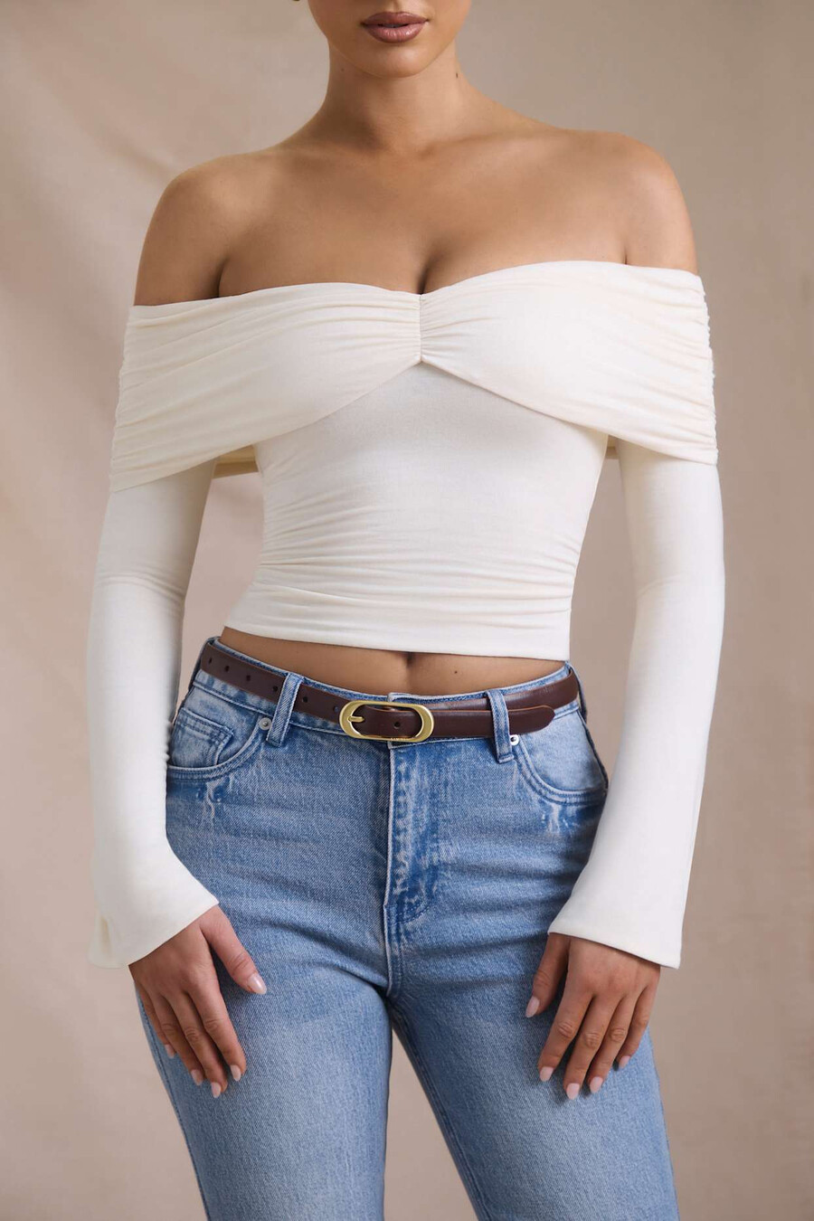 off-shoulder top met ruches van modal en kasjmier in ivoor.