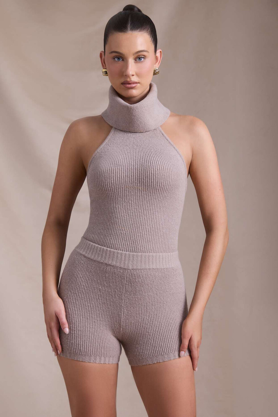 geribbelde gebreide coltrui met open rug in taupe