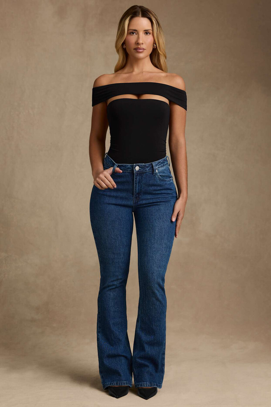 modal bodysuit met uitsnijdingen en blote schouders in zwart