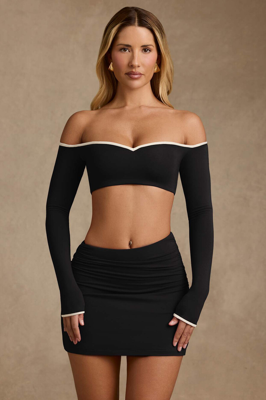 modal crop top met contrasterende bies in zwart