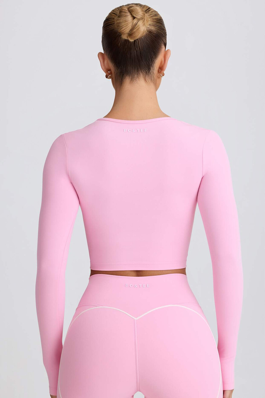 zachte sportieve crop top met sweetheart-halslijn in babyroze.