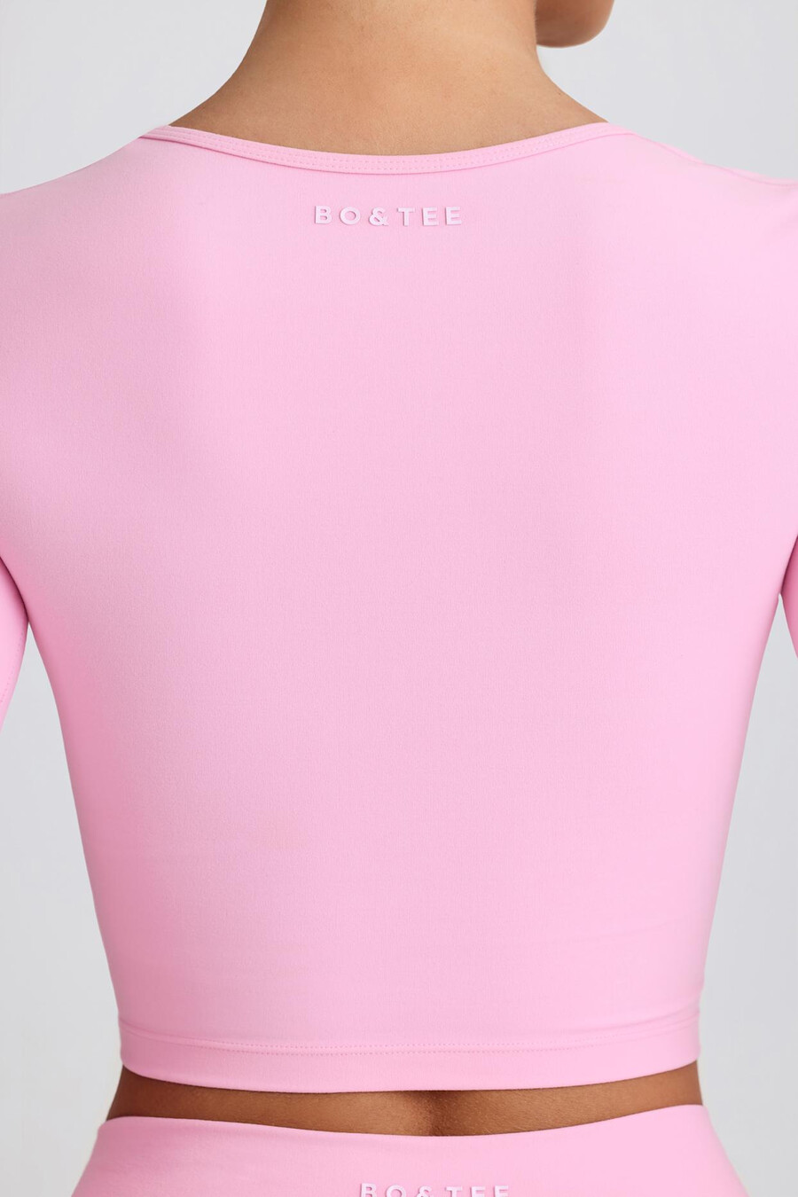 zachte sportieve crop top met sweetheart-halslijn in babyroze.
