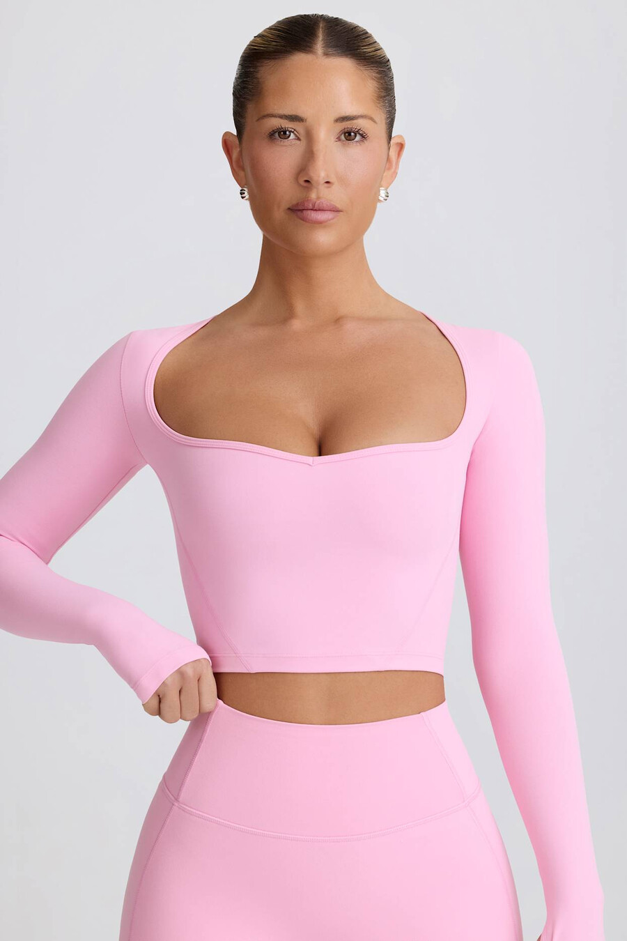zachte sportieve crop top met sweetheart-halslijn in babyroze.