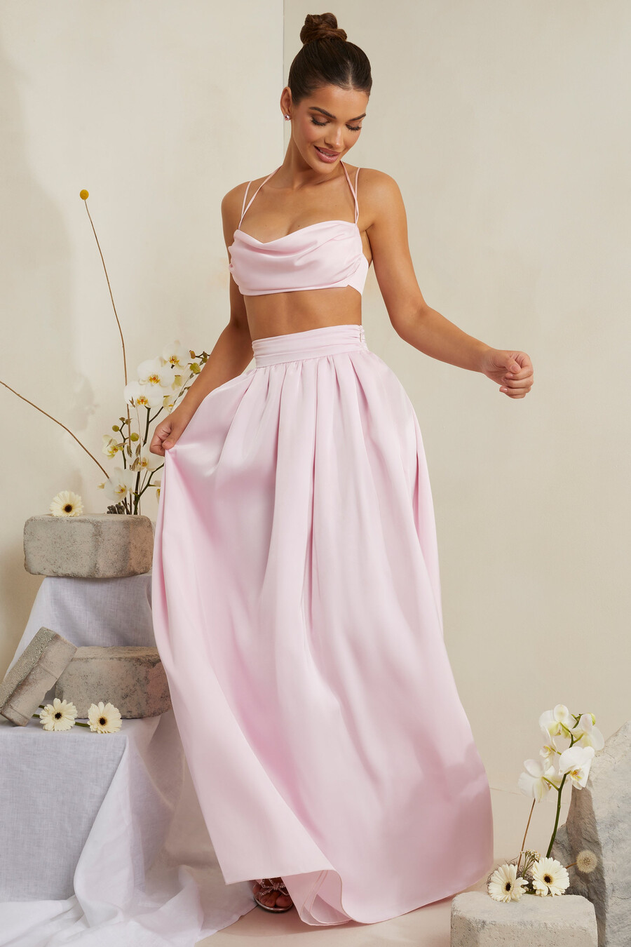 crop top met colkraag van zware satijn in roze