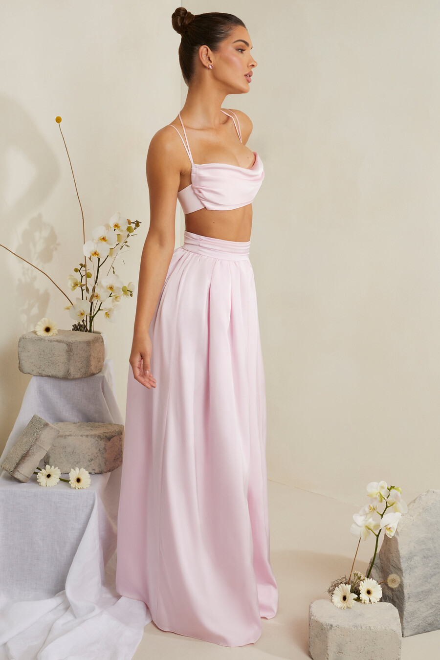 crop top met colkraag van zware satijn in roze