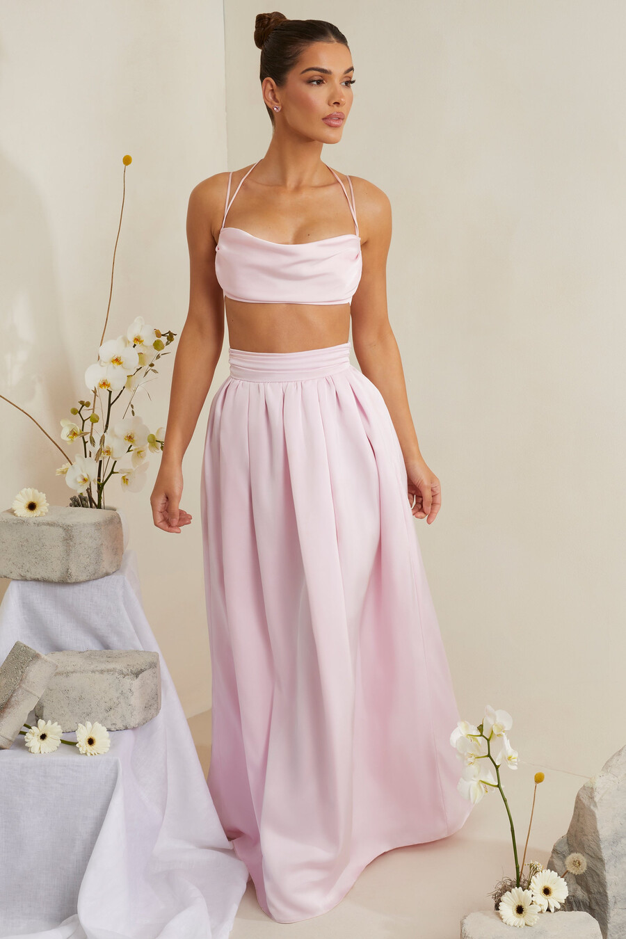 crop top met colkraag van zware satijn in roze