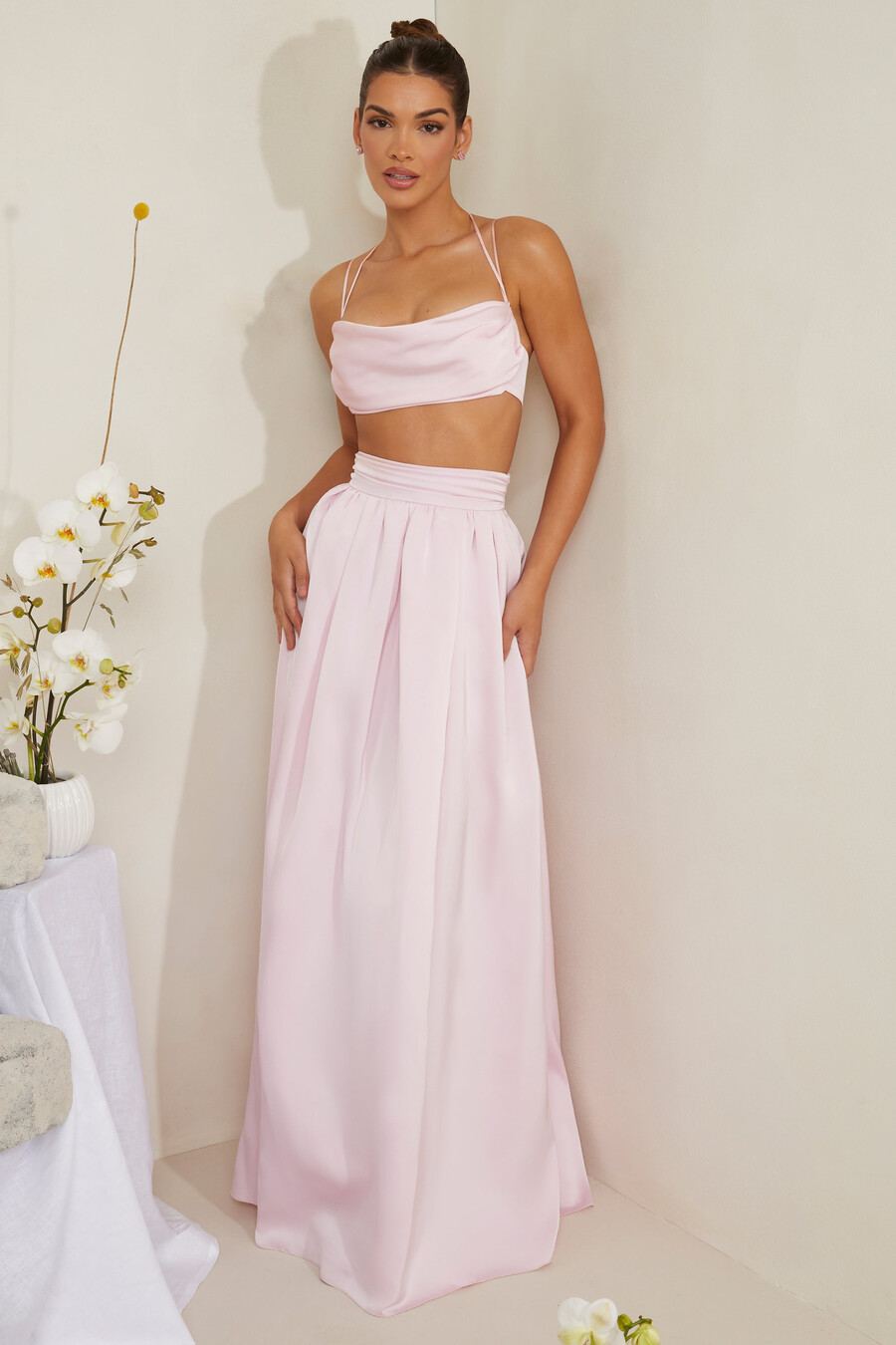 crop top met colkraag van zware satijn in roze