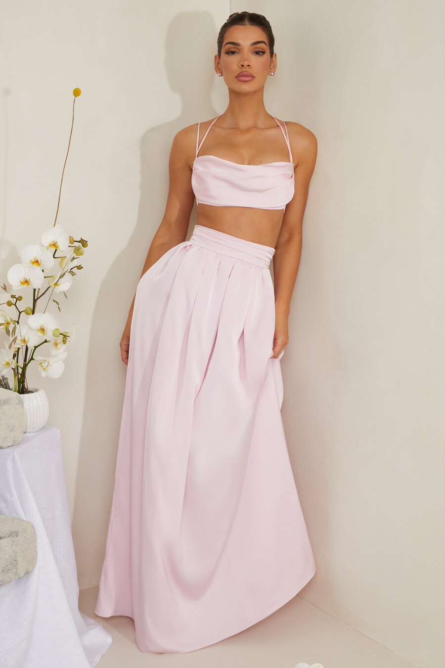 crop top met colkraag van zware satijn in roze