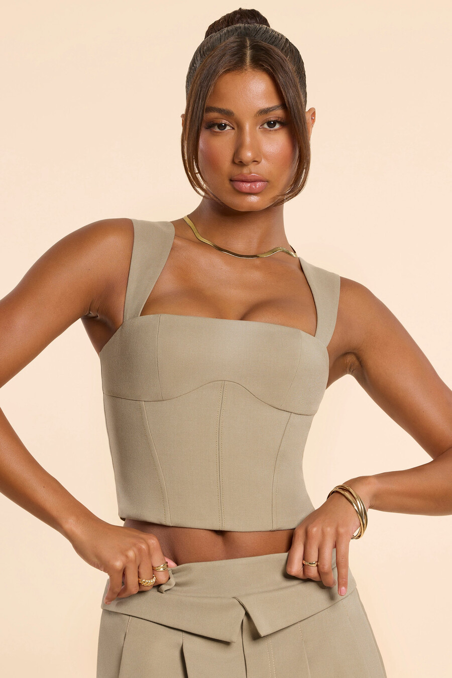 getailleerd topje van geborstelde twill met vierkante hals in taupe