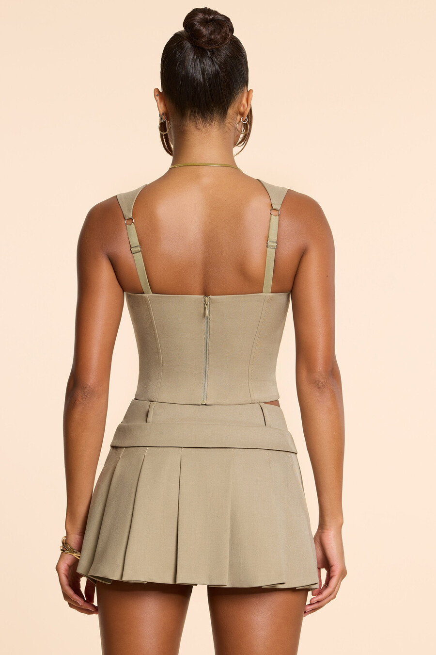 getailleerd topje van geborstelde twill met vierkante hals in taupe