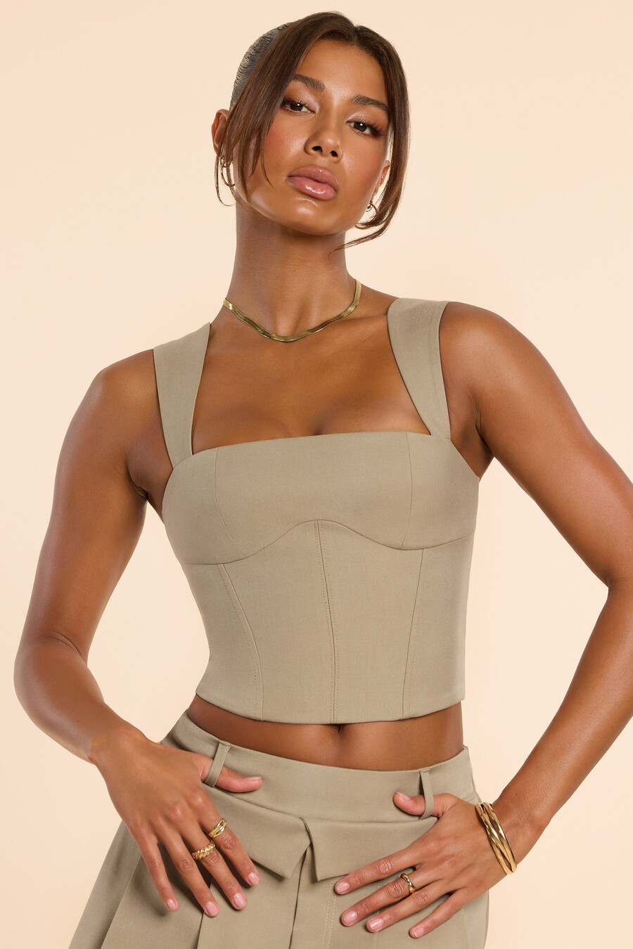 getailleerd topje van geborstelde twill met vierkante hals in taupe