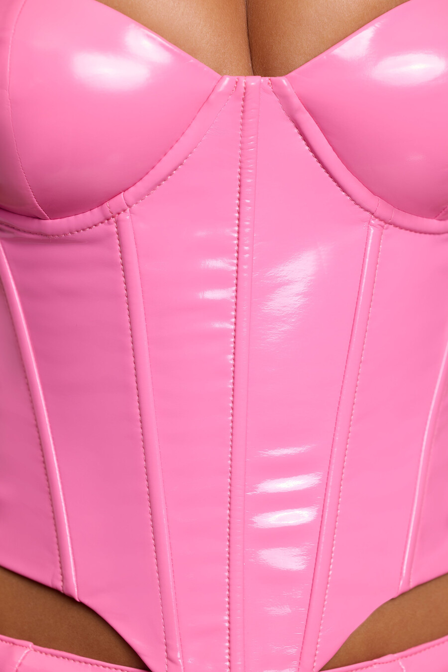 vinyl crop top met beugel en korset in roze