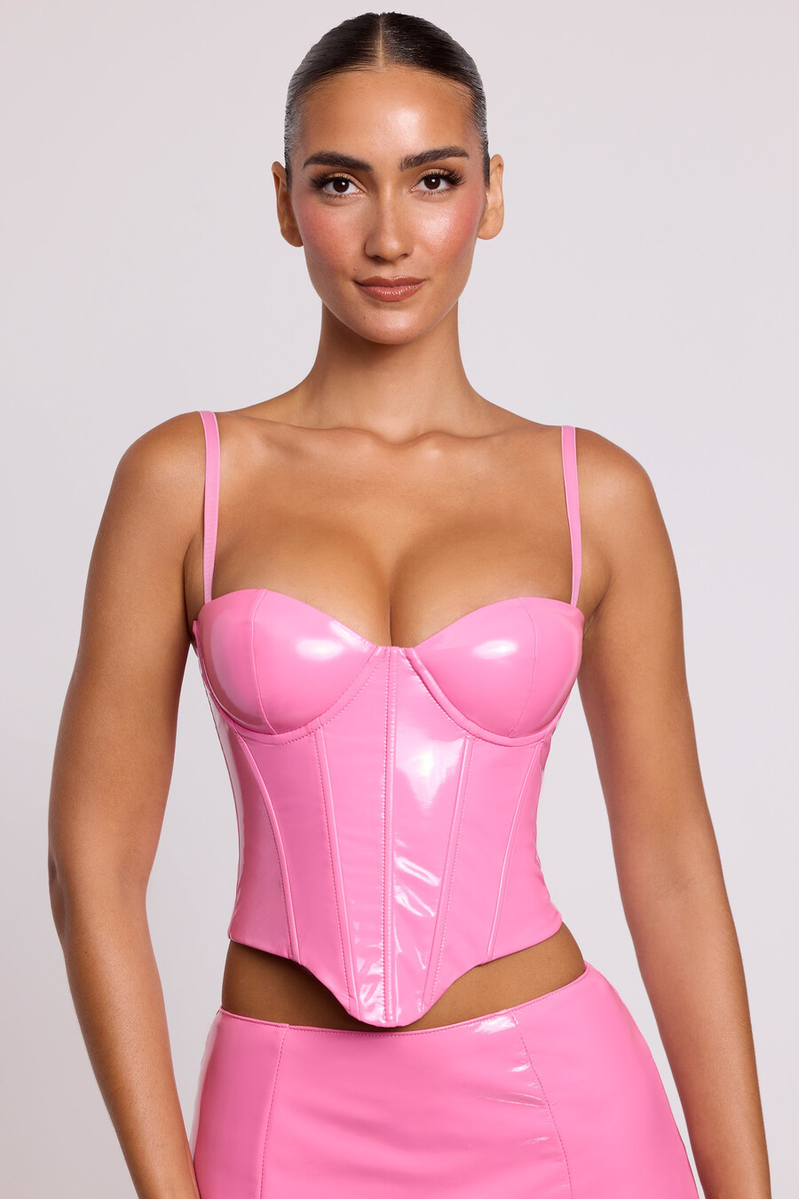 vinyl crop top met beugel en korset in roze