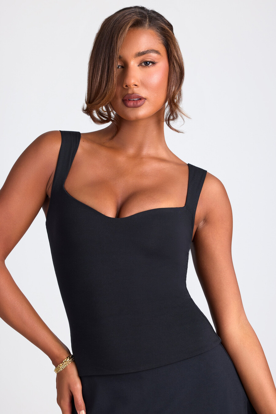 modal top met sweetheart-halslijn in zwart