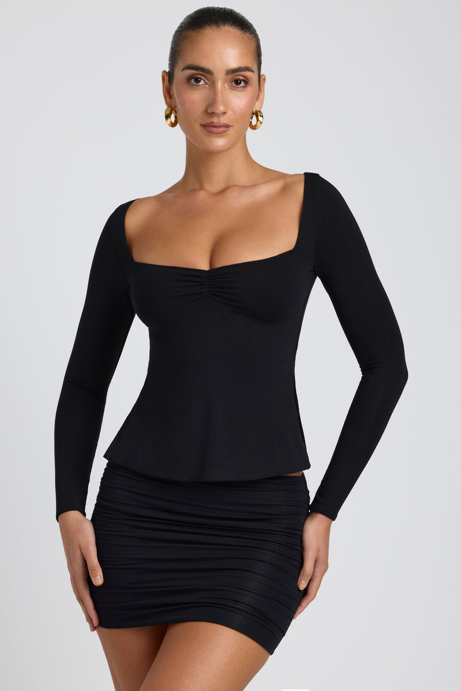 modal top met sweetheart-halslijn in zwart