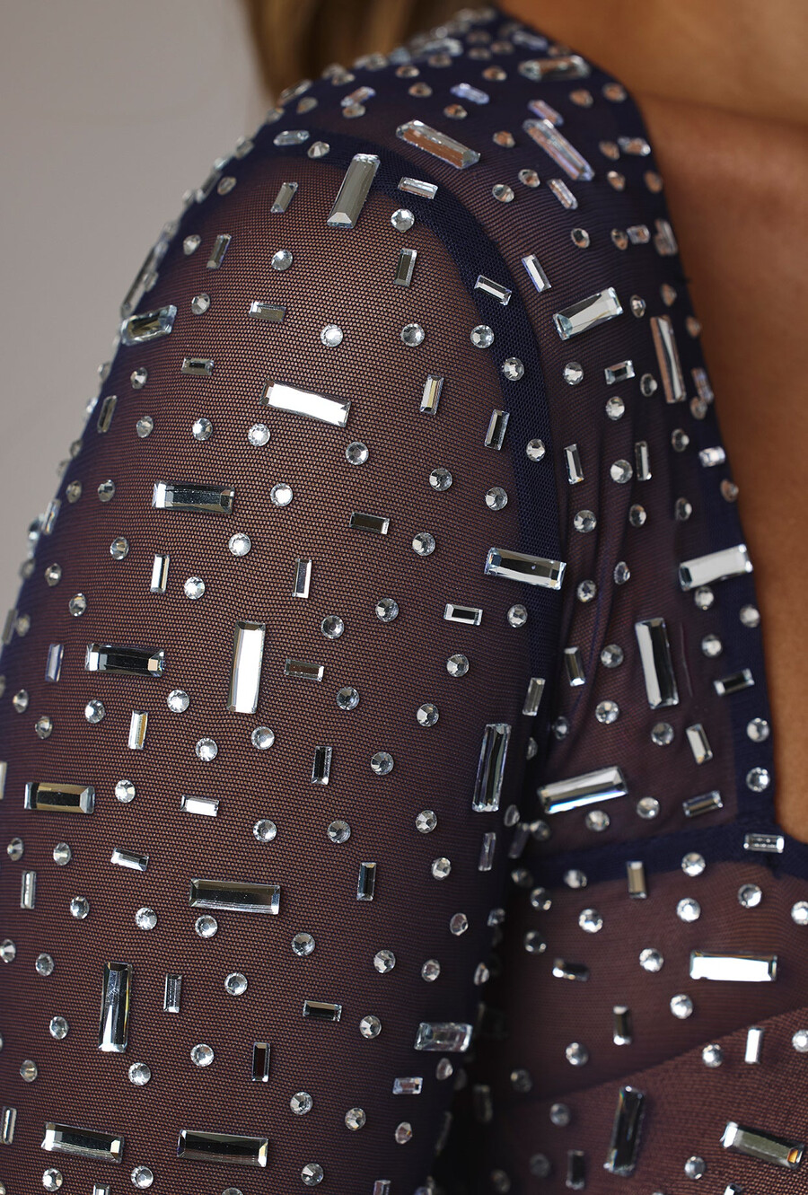 transparante crop top met lange mouwen en versieringen in marineblauw