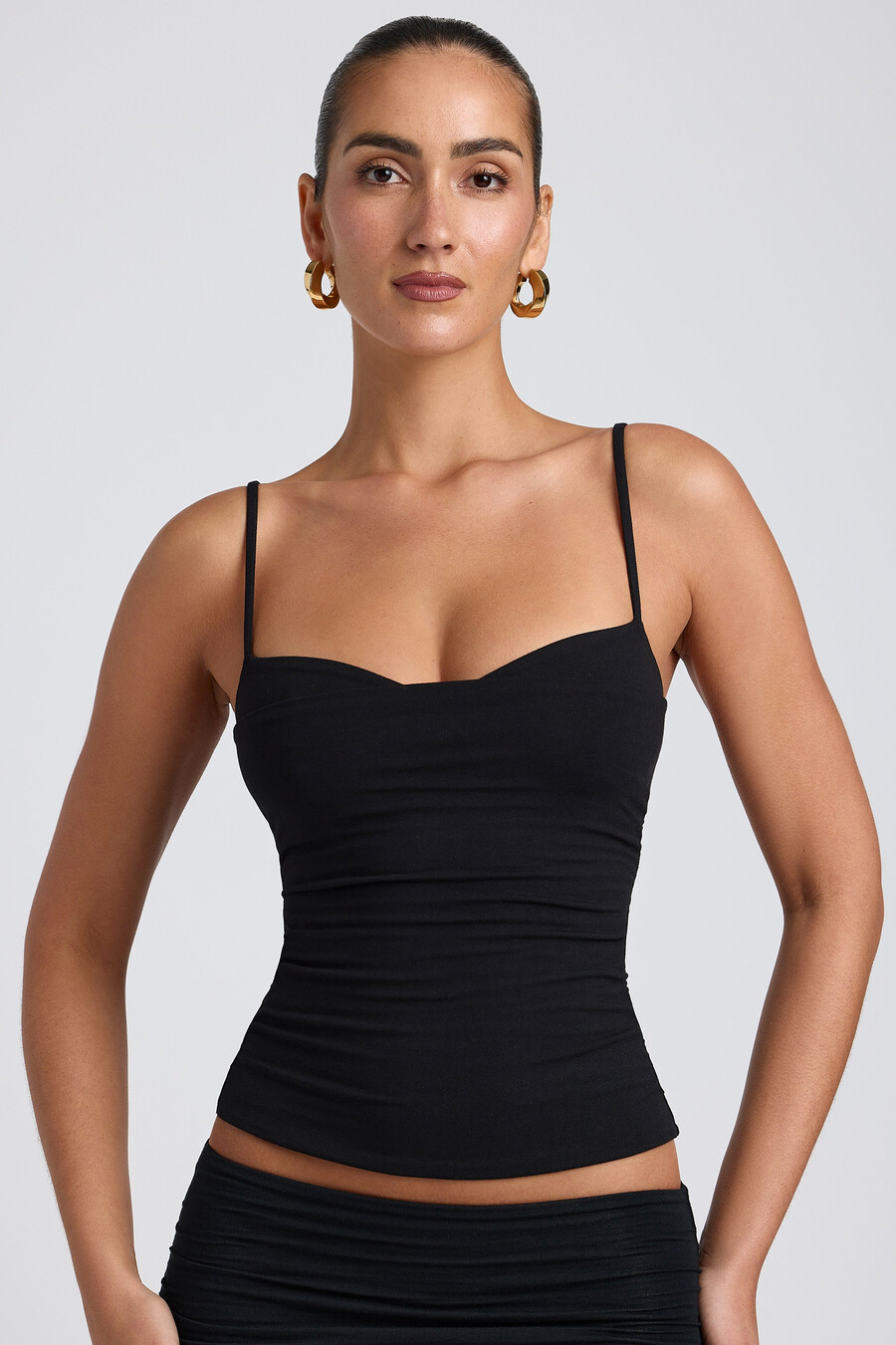 modal tanktop met ruches en laagjes in zwart