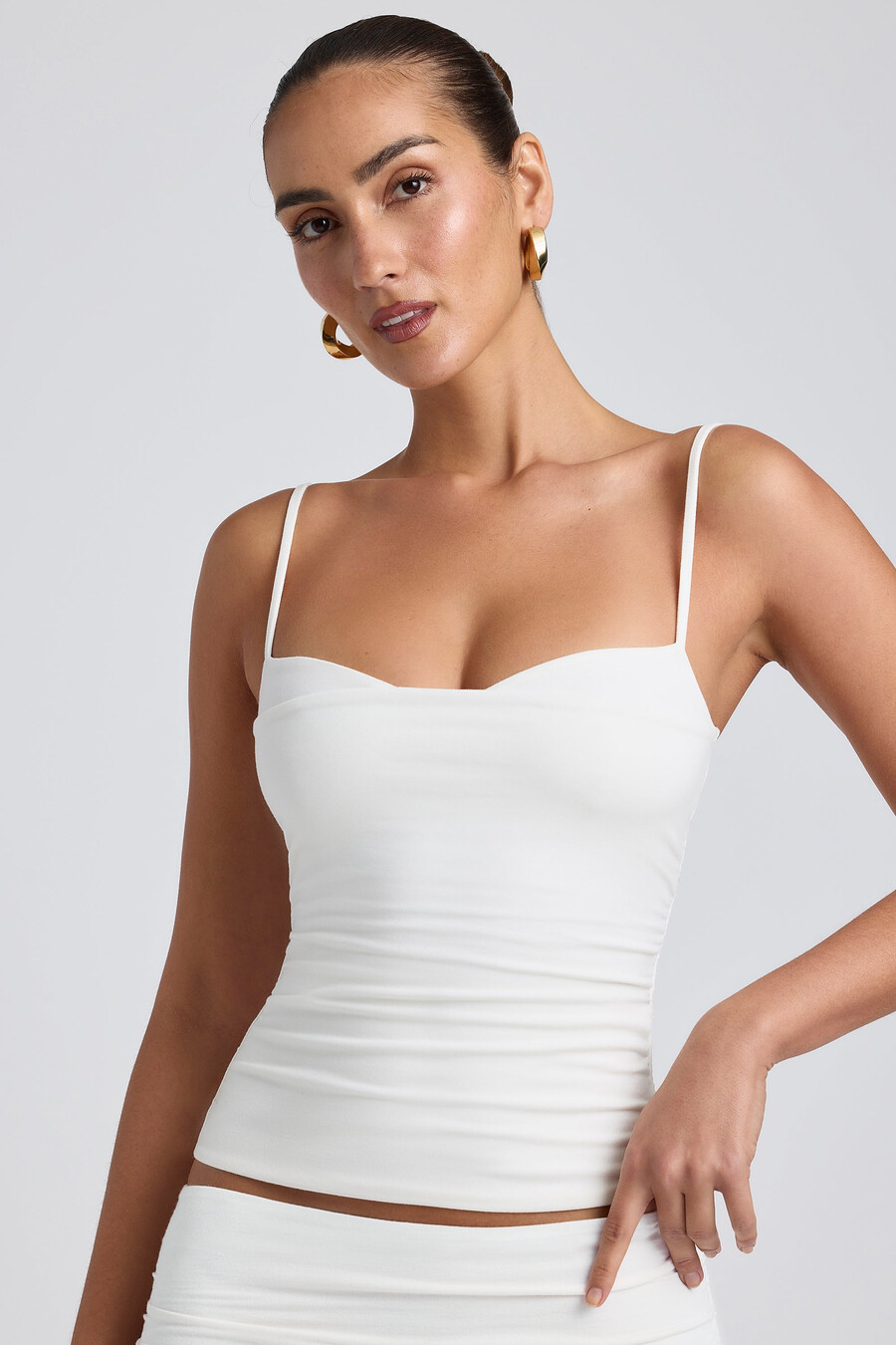 modal tanktop met ruches en laagjes in wit