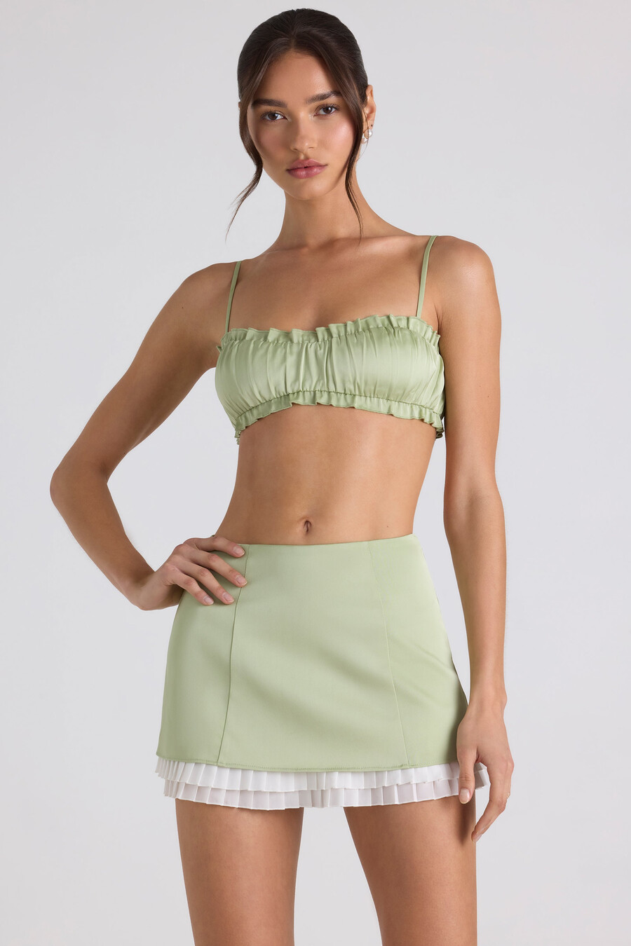 crop top met ruches en smockwerk in lentegroen
