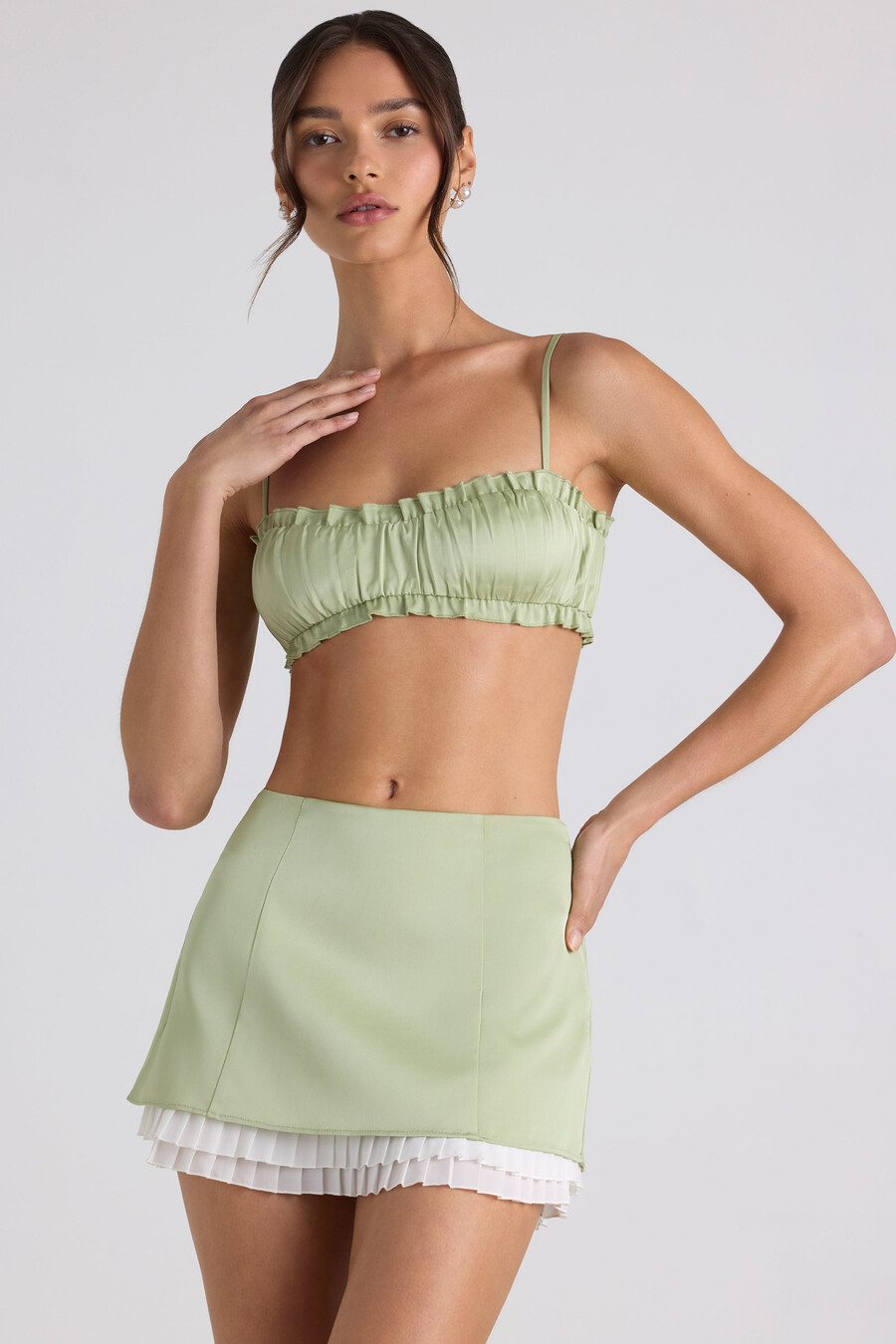 crop top met ruches en smockwerk in lentegroen