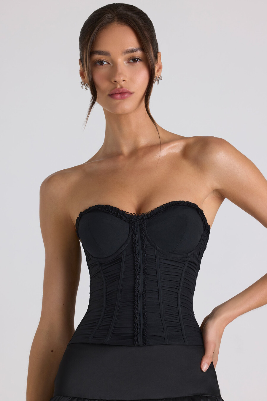 geplooide strapless korsettop met vetersluiting in zwart