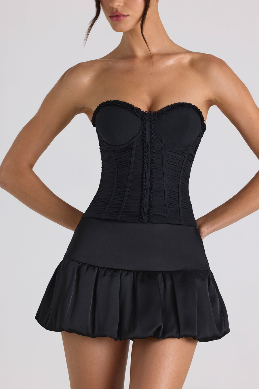 geplooide strapless korsettop met vetersluiting in zwart