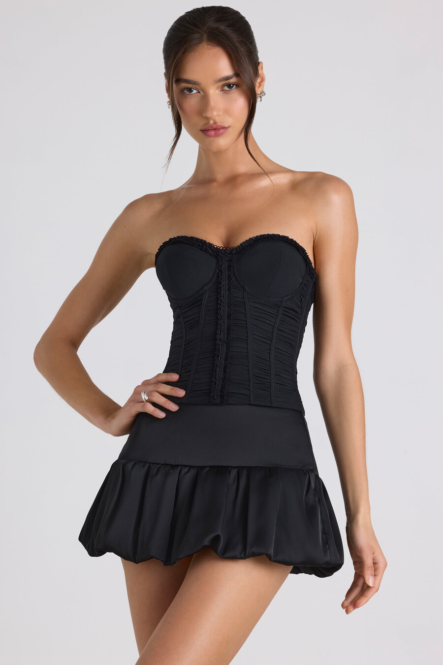 geplooide strapless korsettop met vetersluiting in zwart