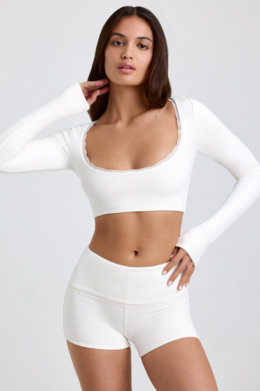 geribbelde crop top van modal met kanten afwerking in wit