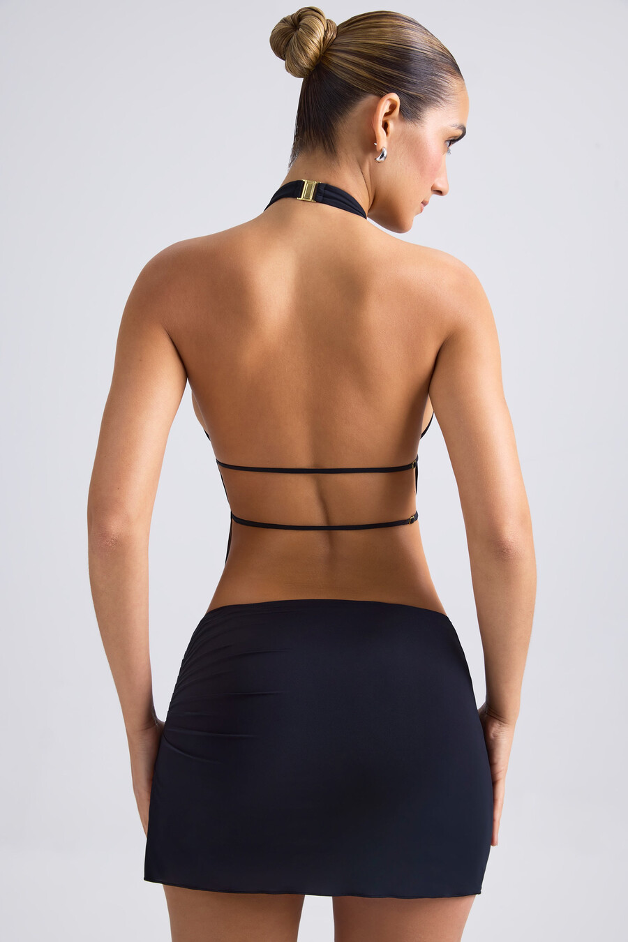 crop top met halternek en uitsnijdingen in zwart