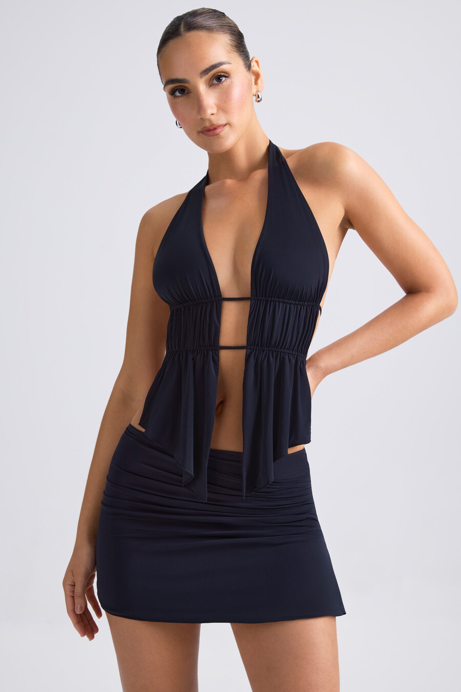 crop top met halternek en uitsnijdingen in zwart