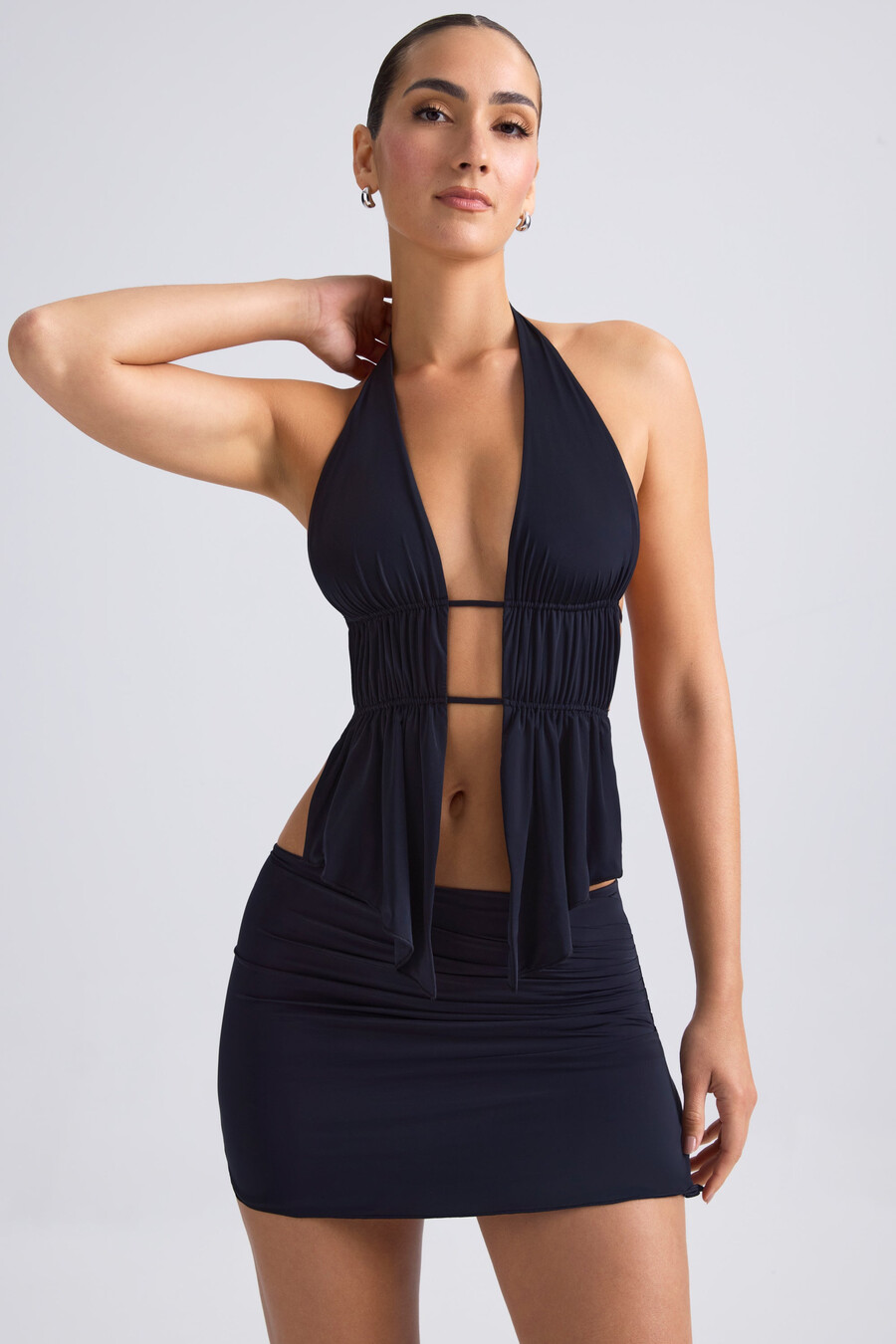 crop top met halternek en uitsnijdingen in zwart