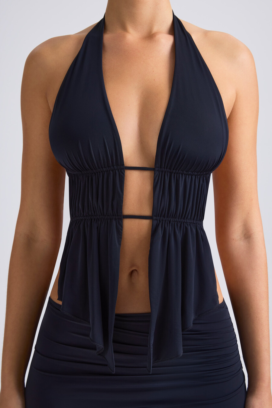 crop top met halternek en uitsnijdingen in zwart
