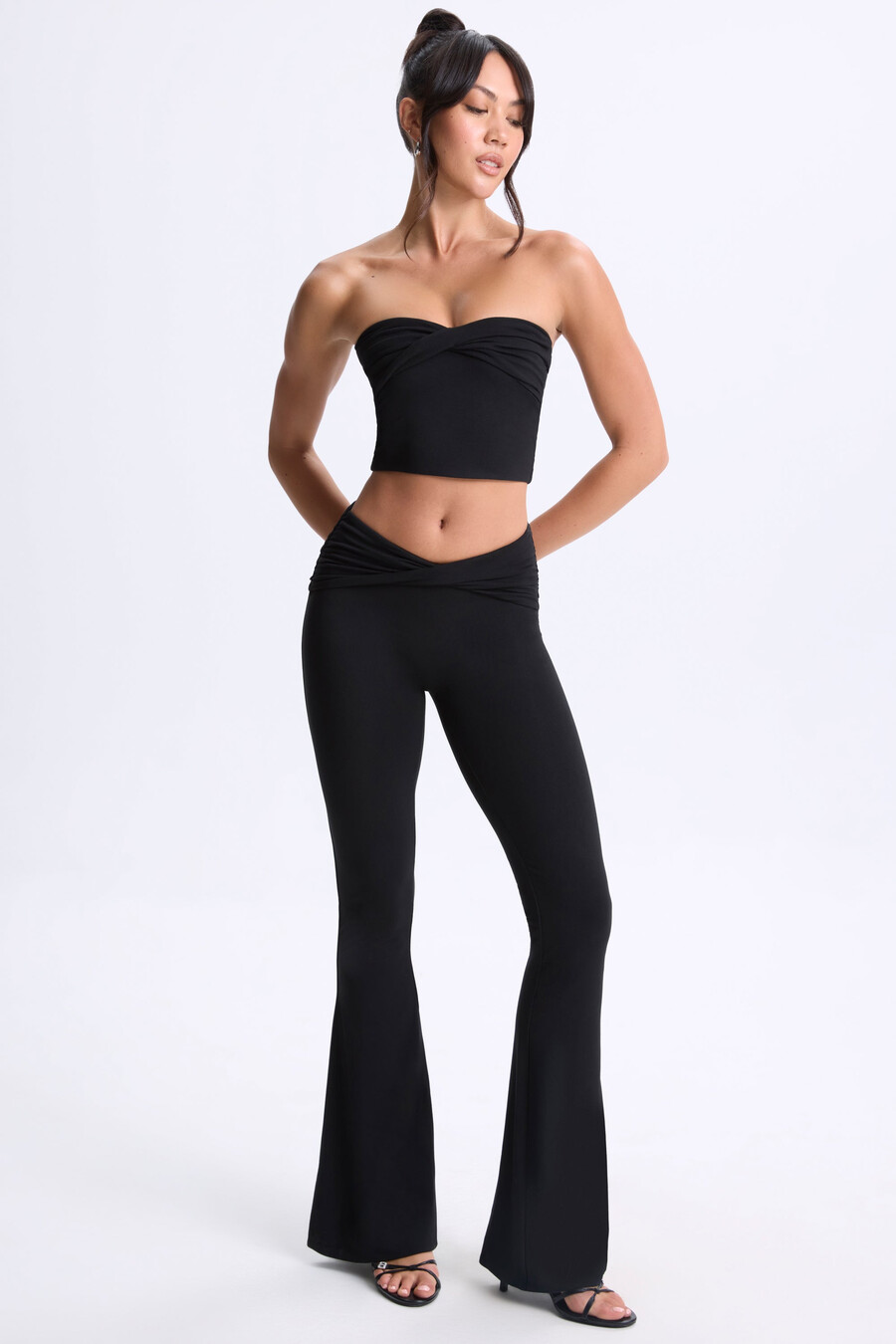 bandeau-top met gedraaide voorkant in zwart