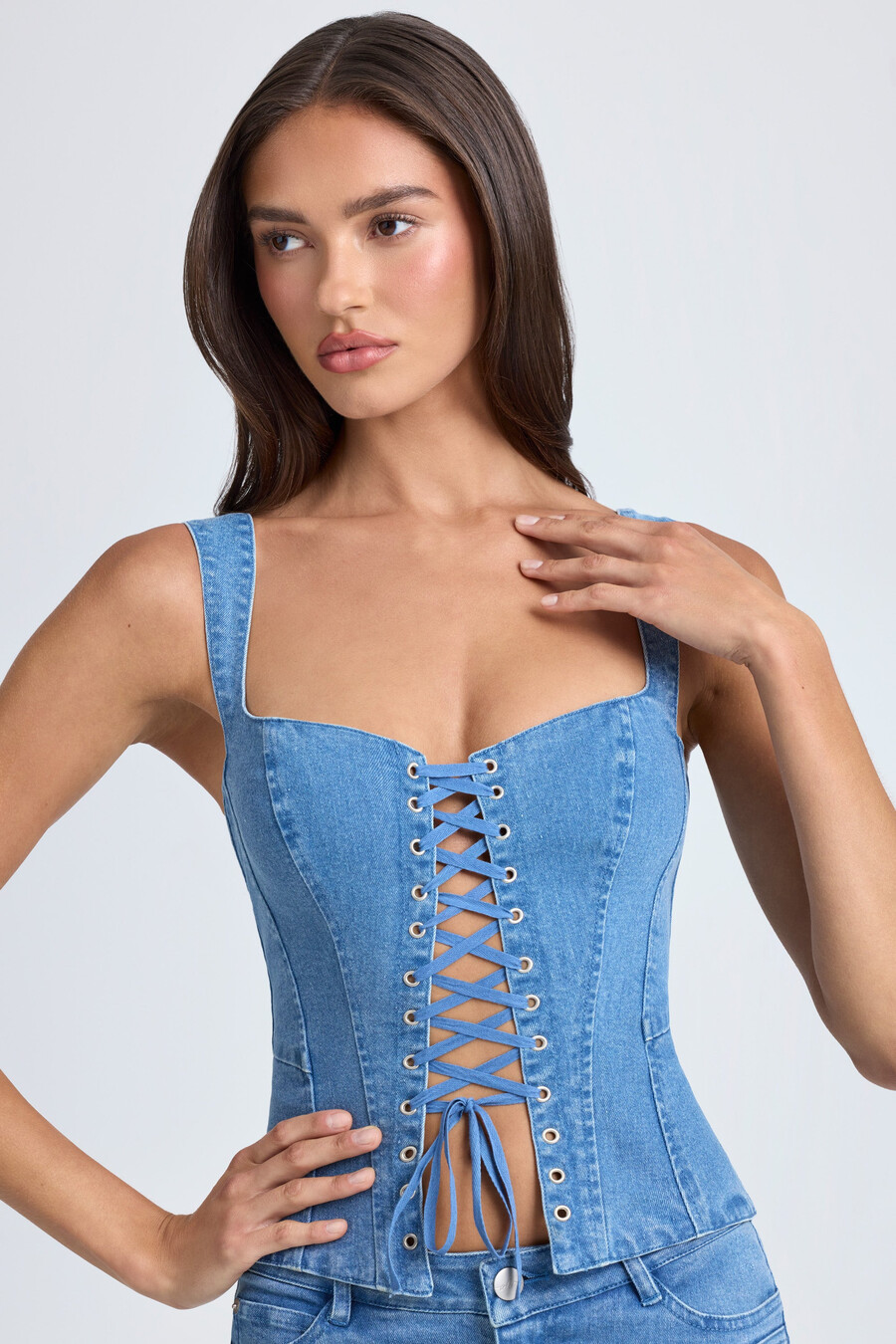 corsettop met vetersluiting in middenblauwe stonewash