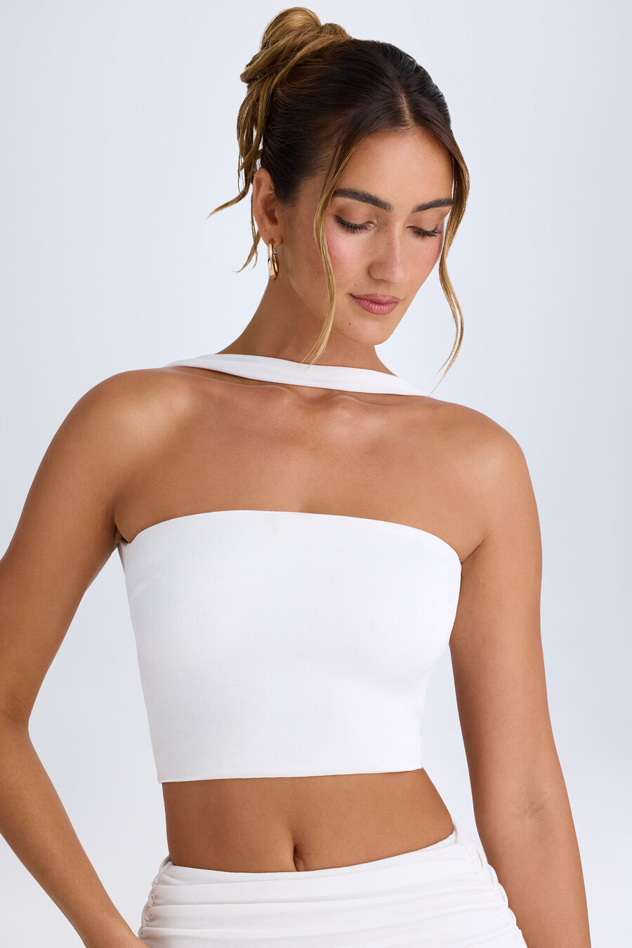 bandeau top met chokerdetail in het wit