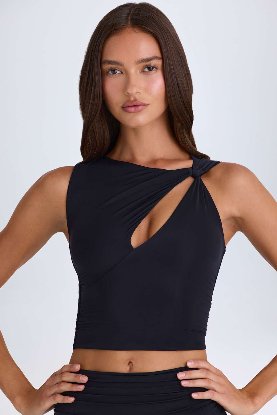 gedraaide tanktop met uitsnijdingen in zwart