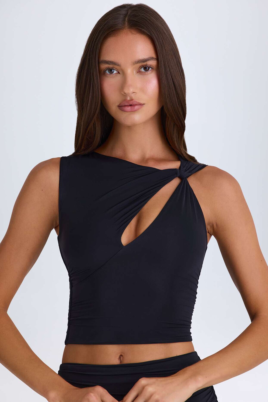 gedraaide tanktop met uitsnijdingen in zwart