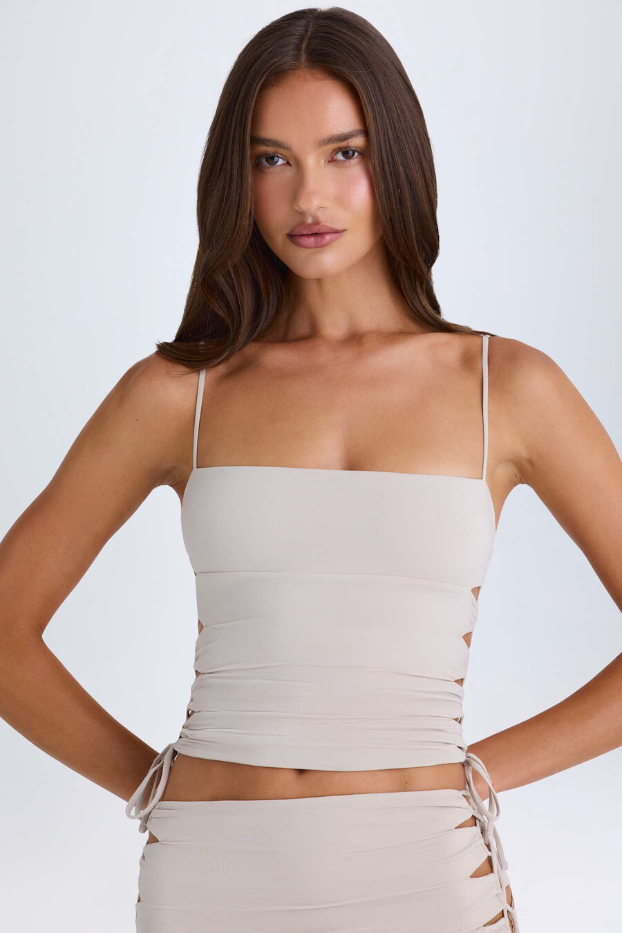 geplooide top met uitsnijdingen in taupe