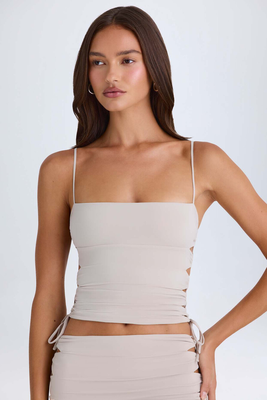 geplooide top met uitsnijdingen in taupe