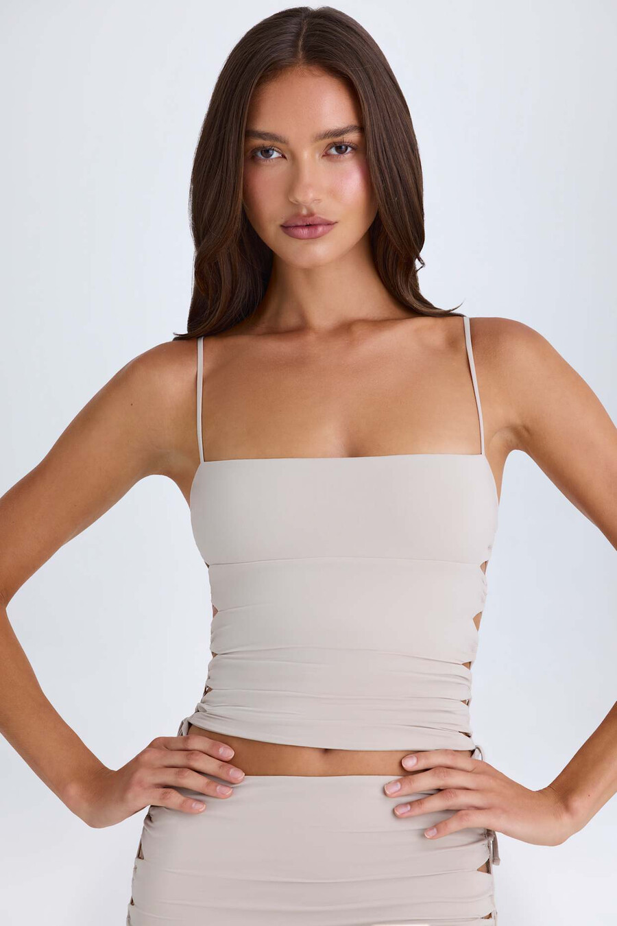 geplooide top met uitsnijdingen in taupe