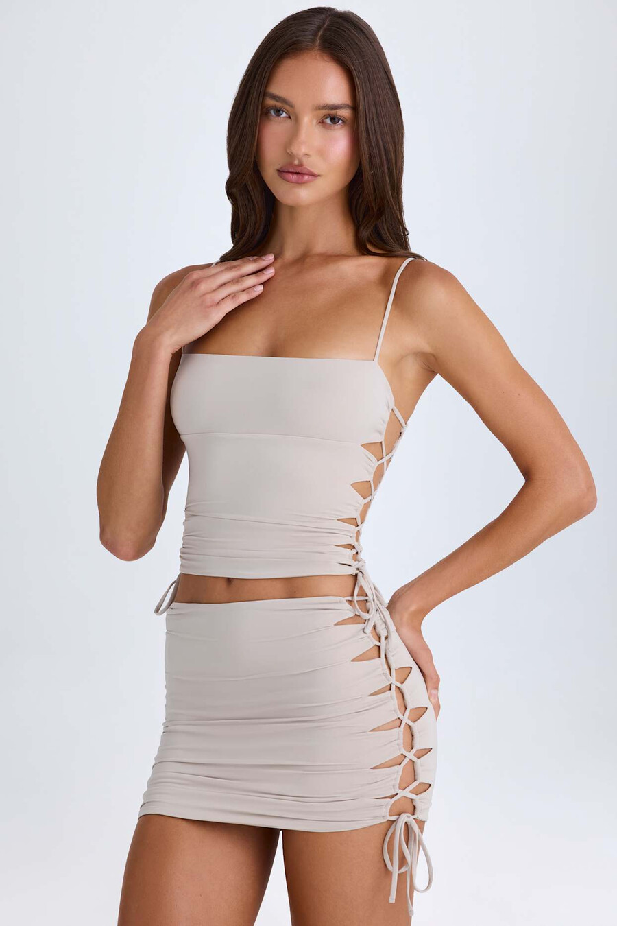 geplooide top met uitsnijdingen in taupe