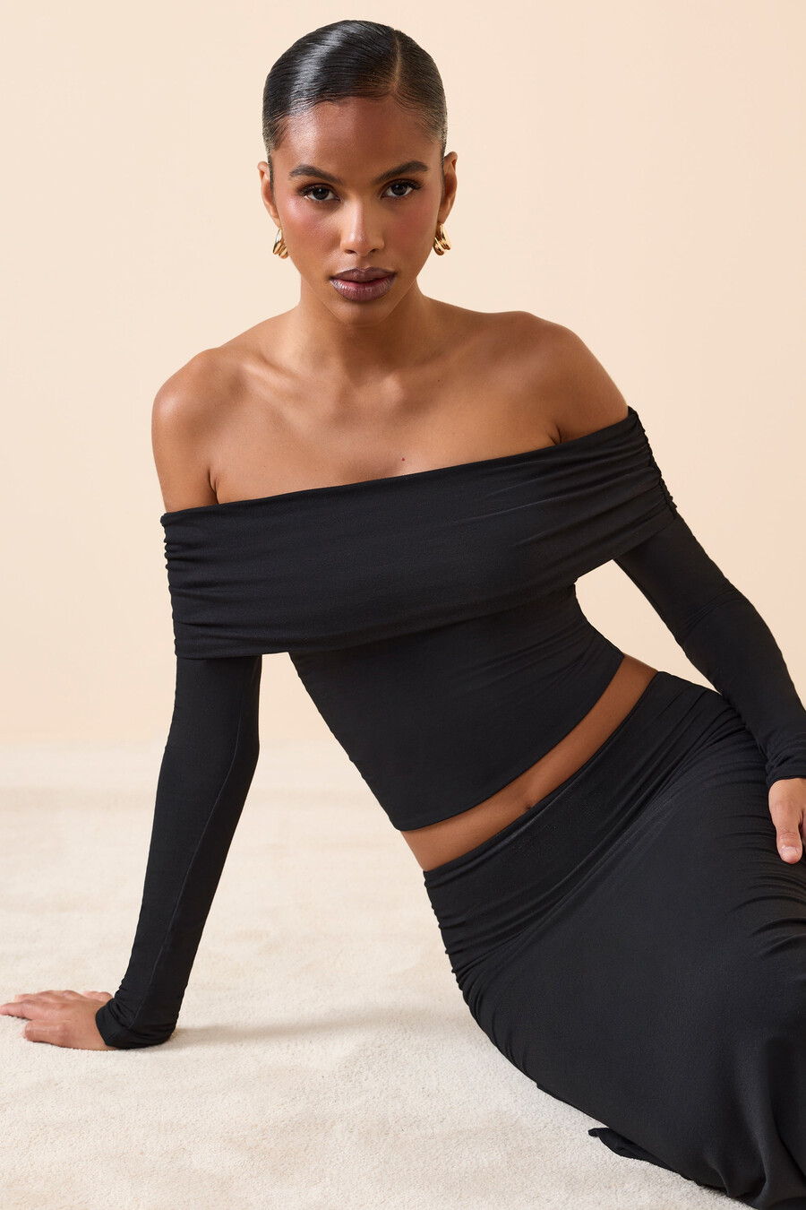 off-shoulder top met lange mouwen van modal in zwart