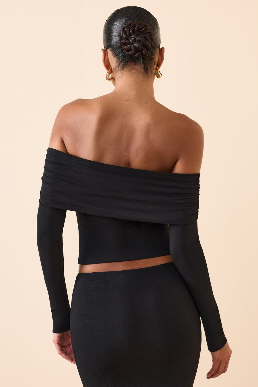 off-shoulder top met lange mouwen van modal in zwart