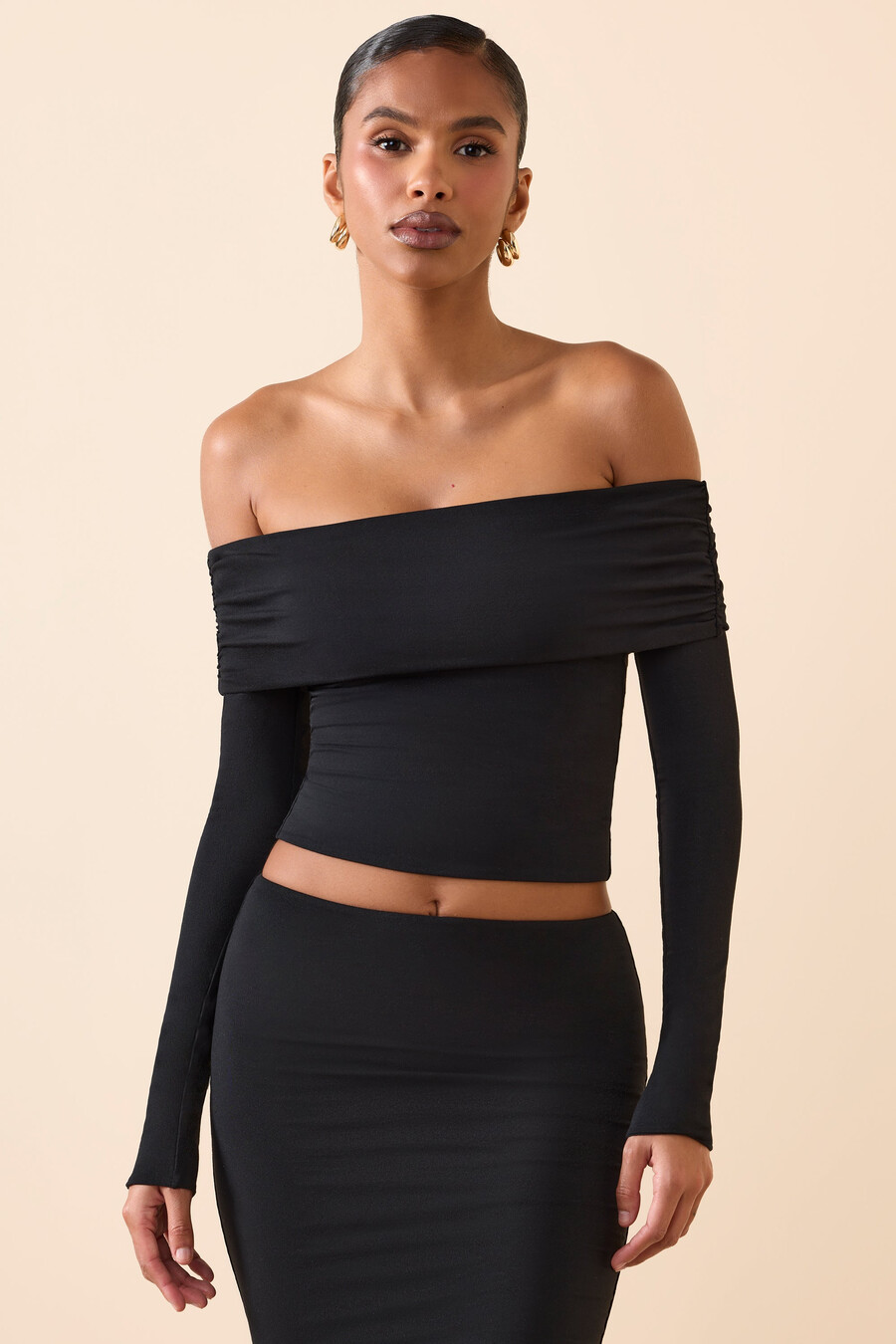 off-shoulder top met lange mouwen van modal in zwart