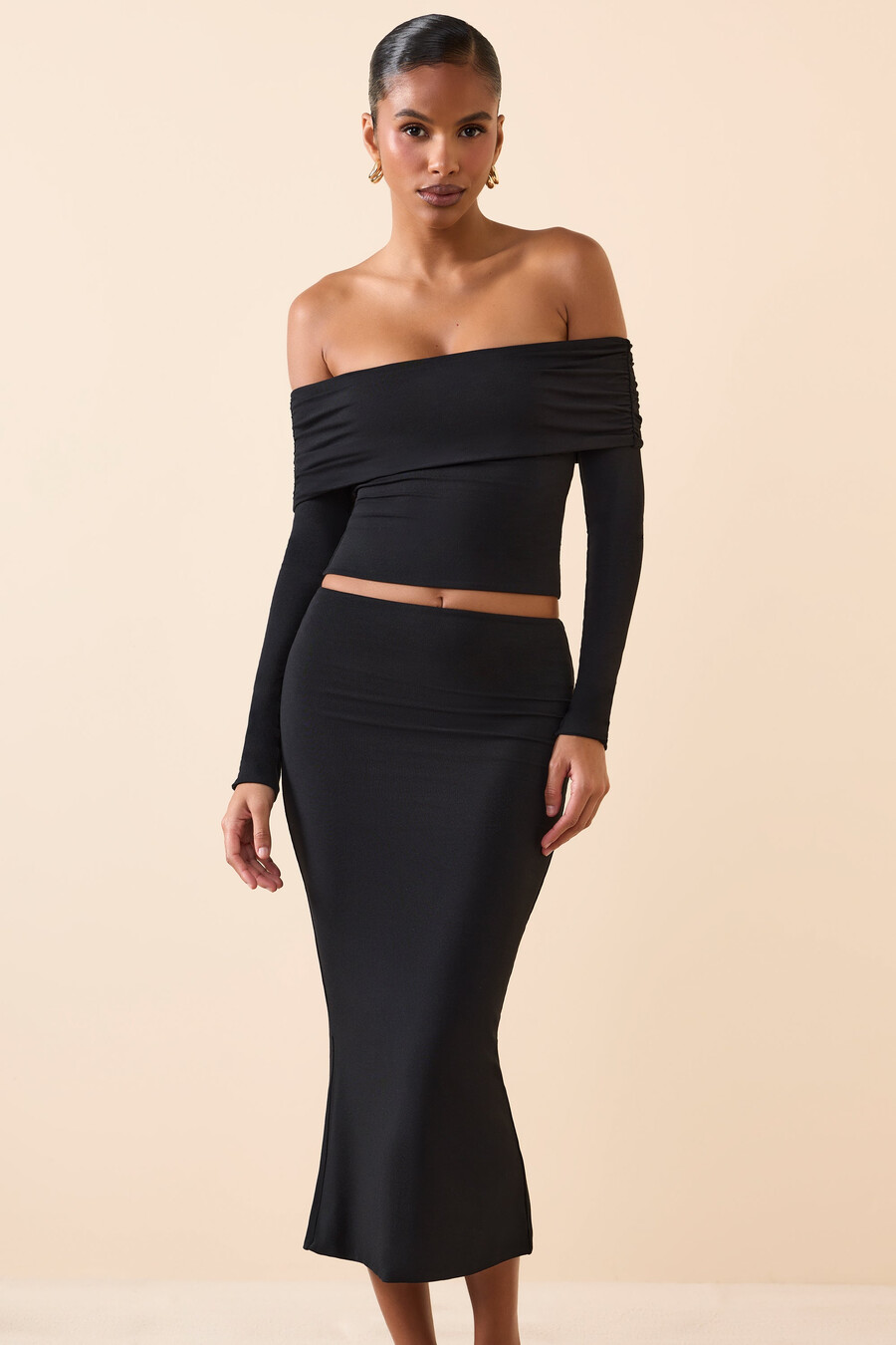 off-shoulder top met lange mouwen van modal in zwart